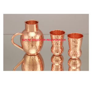 Jarra de agua Surahi martillada de cobre puro de alta calidad con dos vasos más vendidos directamente de la fábrica India - Product Image 1