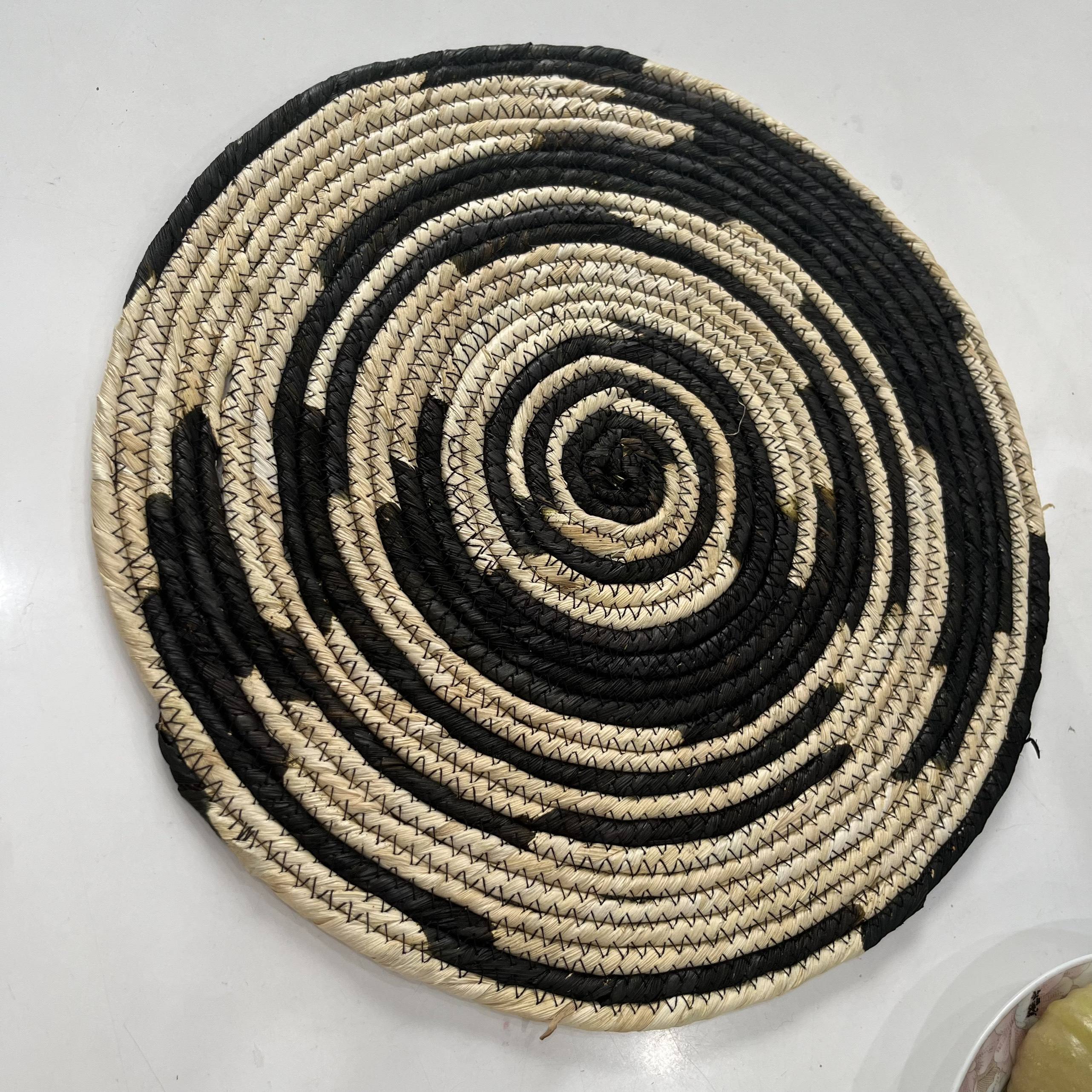 สีเทาเข้ม