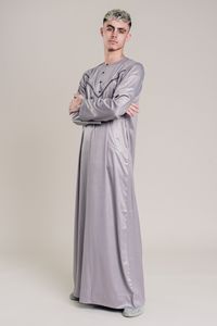 Thobe / Thawb pour hommes, vêtements traditionnels musulmans, élégants, unis, à la mode, personnalisés, en coton, longueur au sol, vente en gros - Product Image 2