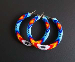 Pendientes de Cuentas Hechos a Mano, Felicidad en Cada Pieza - Product Image 1
