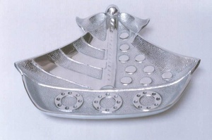Plateaux de service en aluminium de qualité supérieure, poli et brillant Plateau de serveur alimentaire à quatre sections Plateau en métal au design rare à bas prix - Product Image 5