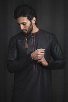 Nouvelle Arrivée 2020 2021 – Qamis Arabe Homme, Thobe Musulman Long, Jubbah Islamique Personnalisée Brodé, Coupe Ample, Couleurs et Motifs Variés, Toutes Saisons