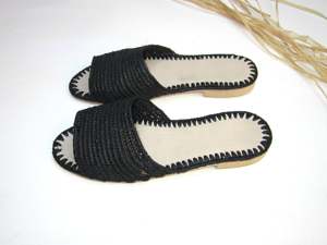 Zapatos marroquíes hechos a mano con rafia natural. Felicidad hecha a mano. - Product Image 1