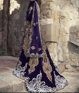 Élégante robe de mariée royale longue au sol | Robe de mariée indienne et pakistanaise de créateur avec broderie Zardozi - Product Image 2