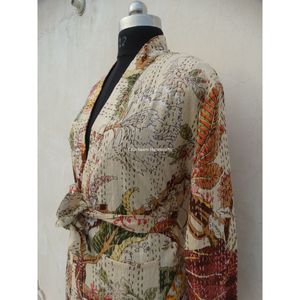 Ivoire imprimé fleuri matelassé Kantha tissé à la main veste d'hiver manteau ethnique fait à la main pour les femmes coton peignoir court Maxi taille - Product Image 3