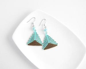 Pendientes de lunares turquesa felicidad hechos a mano; pendientes triangulares - Product Image 1