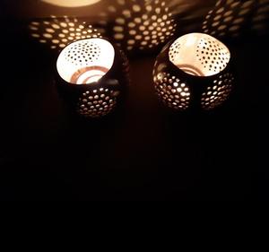 Coconut <b>tealight</b> <b>holder</b> made in Vietnam from Ha Thai lacquer - Product Image 1