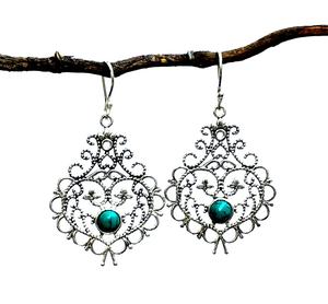 Pendientes colgantes y colgantes de estilo bohemio con piedras preciosas turquesas, joyería de latón plateado para mujer con forma redonda plateada - Product Image 1