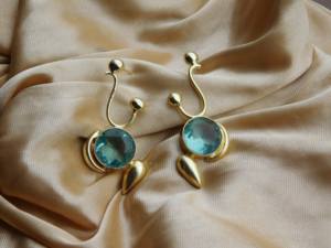 Pendientes de tuerca de piedra chapada en oro hechos a mano para niñas y mujeres, aretes de latón, novedad, venta al por mayor - Product Image 6