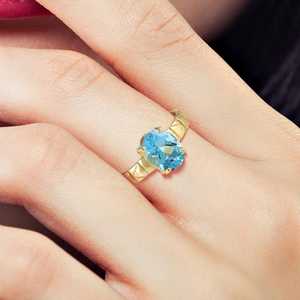 Bague plaquée or gravée avec une pierre ovale bleue brillante, bijou élégant d'inspiration vintage pour une sophistication quotidienne - Product Image 4