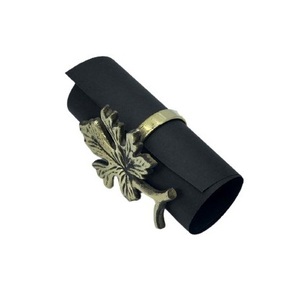 LEAF METAL NAPKIN RING HIGH QUALITY TABLEWARE METAL BEST SELLING SILVER NAPKIN RING <b>KITCHEN</b> <b>DECOR</b> - Product Image 1