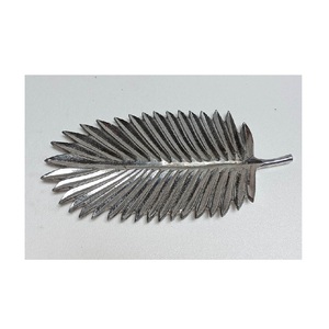 Handmade Metal Leaf Shaped <b>Decorative</b> <b>Plate</b> Engraved Plant Pattern Minimalist Design New Design Hot Selling Aluminum Leaf Shaped - Product Image 2