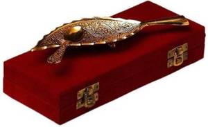 Élégant plat de service en aluminium doré avec design feuille Vaisselle classique pour la maison et la cuisine Plateau en métal - Product Image 3