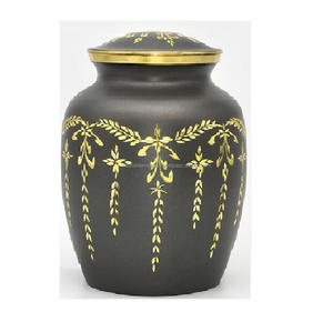 Urnas de cremación de latón clásicas y de alta calidad con diseño de corte de diamante Acabado dorado y negro para cenizas humanas - Product Image 1