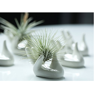 Hot VIETSTYLE Vietnam en forme de main résine artisanat artificiel support pour téléphone portable intérieur/extérieur planteur Animal Figurine maison - Product Image 1