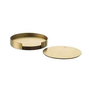 Ensemble de quatre sous-verres ronds en bois de haute qualité, classiques et admirables, en noir et or, à prix de gros - Product Image 6