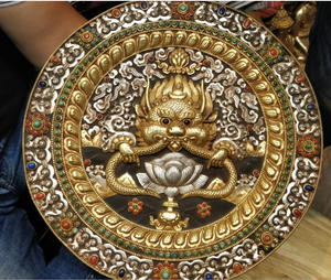 Mandala de cobre Tibetano con acabado dorado, piedra tachonada - Product Image 5