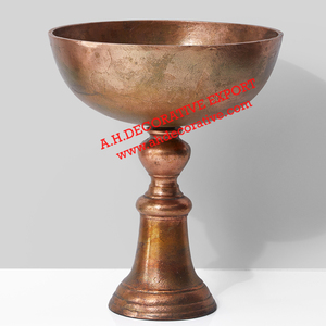 Vaisselle décorée intérieure et extérieure finition argentée avec un nouveau bol Design piédestal servant de fleurs - Product Image 6