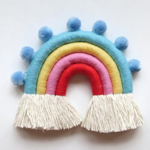 Arcoíris de Macramé Hecho a Mano - Product Image 1