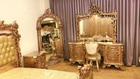 Lit de rangement extensible en bois classique avec tête de lit éclairée, design Chesterfield capitonné fait main - Meubles de chambre à coucher de luxe