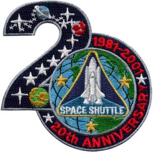 แผ่น3D ออกแบบโดยดีไซน์เนอร์ชื่อดังแผ่นติดโลโก้ส่วนตัวลูกไม้ปักลายด้วยเตารีดออกแบบได้ตามต้องการรูปทรงดอกไม้เสื้อผ้าพลาสติก PU - Product Image 1