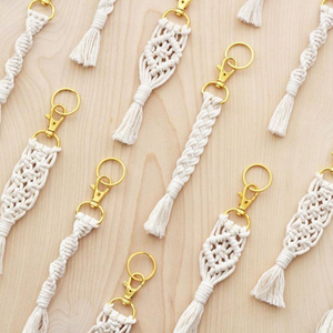 พวงกุญแจมาคราเม่เชือกฝ้ายสีขาว แฮนด์เมด ความสุข - Product Image 1