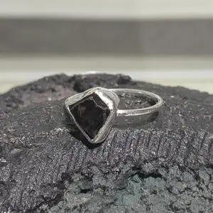 Penjualan Laris Perak Murni 925 Cincin Batu Permata Shungite Mentah Perak Murni 925 Cincin Batu Permata Shungite Mentah