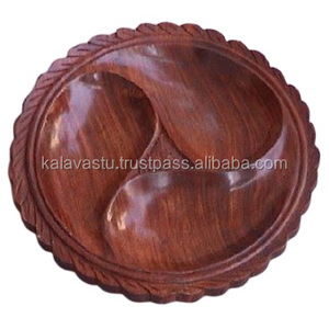 Plateau de service en bois Kalavastu élégant et moderne pour la décoration de la maison et le service de Noël - Product Image 2