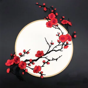 Plum Blossom Flower patch adesivo in tessuto ferro su cucire su Patch Craft cucito riparazione Applique ricamata abbigliamento cuscino Patch