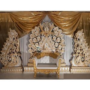 Décor de scène de cérémonie de mariage indien gracieux, mariage sud-indien, scène blanche dorée, décor élégant, scène de réception blanche - Product Image 1