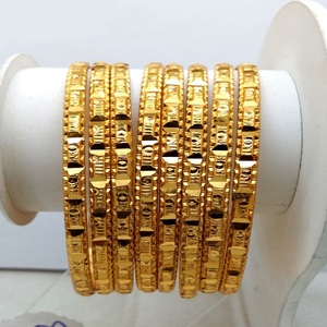 Brazalete chapado en oro de diseño elegante - Product Image 1