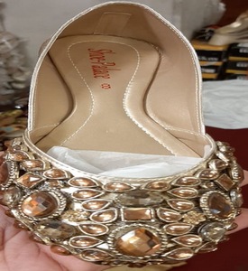 Zapatos Khussa con cuentas elegantes para mujer, moda plana Punjabi Pakistani Khussa para la temporada de primavera - Product Image 2