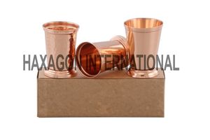 Ensemble de mugs en cuivre style baril – 2 mugs à bière et Moscow Mule avec poignées en laiton, sous-verres en bois et verre à shot martelé. - Product Image 3