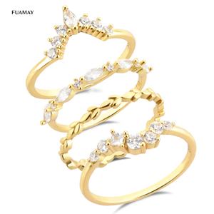 FUAMAY Einzigartiger Verlobungs- und Ehering mit CZ-Steinen, Minimalistischer Bohemian-Stil, Pavé-Ringe-Set in 18K Goldplattierung als Geschenk - Product Image 1