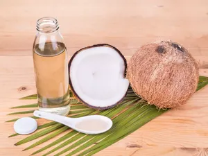 Aceite de Coco Orgánico Sin Refinar a Granel, 99% de Pureza, Líquido Transparente para Cuidado de la Piel, Cuidado del Cabello, Masajes y Spa, 24 Meses, Sra. Mirabel - Product Image 5