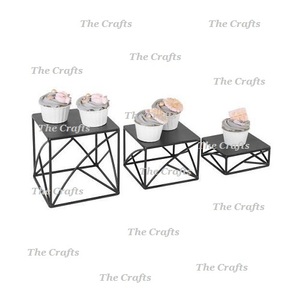 Juego de Tres Soportes para Buffet en Metal Color Negro, Diferentes Tamaños, Soporte de Exhibición para Pasteles de la Mejor Calidad - Product Image 1