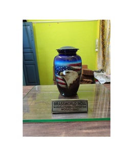 Urna de cremación de aluminio con diseño de bandera americana de Brassworld India, suministros funerarios de nuevo estilo - Product Image 1
