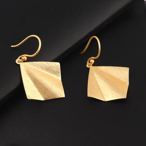 Boucle d'oreille pendante en or mat pour femme, bijoux fantaisiste, plaqué or, finition brossée, cadeau idéal, livraison gratuite - Product Image 5