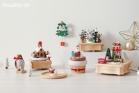 Boîte à musique en bois de manège à manivelle avec motif sapin de Noël et mélodie 'Deck the Halls' pour la vente en gros