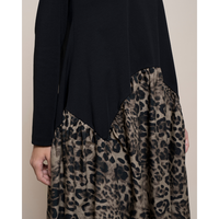 Robe longue de qualité supérieure, 100 % fabriquée en Italie, avec col rond et manches longues, jupe à volants à imprimé animal, pour les soirées.