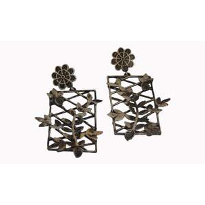 ชุดต่างหูทองเหลืองลายดอกไม้สำหรับผู้หญิง,ใหม่อินเดียล่าสุดแฮนด์เมดอินเทรนด์ขายส่งสีเงินเหมือนลายดอกไม้ - Product Image 1