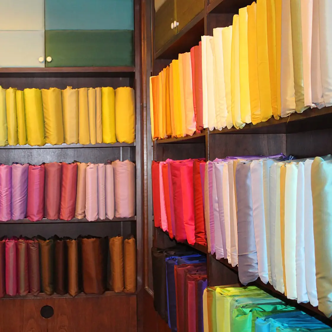 タイの手織り100% タイシルク生地の卸売業者