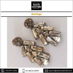 World Wide Supply Boucles d'oreilles pendantes en cristaux de tube brodées à la main de style classique pour femmes d'Inde à un prix optimal - Product Image 4