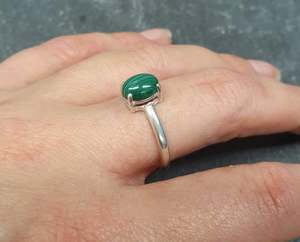 Bague en argent sterling 92.5 belle forme ovale lisse or poli malachite naturelle pierre précieuse chrétien classique - Product Image 3