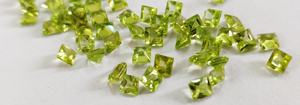 Pérpidot naturel de 3 mm à 8mm, taille carrée à facettes - Product Image 6