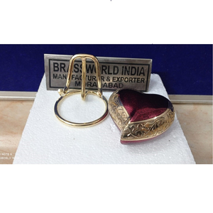 Petit souvenir rouge en laiton antique, décoration pour clés de cœur, crtion pour ceintures - Product Image 1