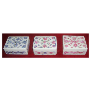 Boîte luxueuse en perles, faite à la main, avec incrustation de perles - Product Image 1