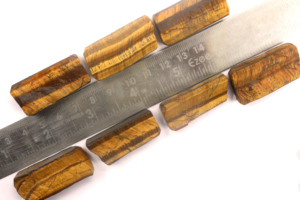 2 piezas éxitos de cristal de piedra corte duro tamaño 35-40 MM Natural Ojo de Tigre, joyas de piedras preciosas crudas haciendo - Product Image 3