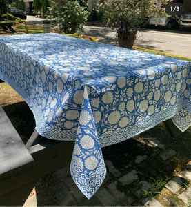 Nappe et chemin de table en coton imprimé floral fait à la main pour les mariages et les fêtes - Product Image 1