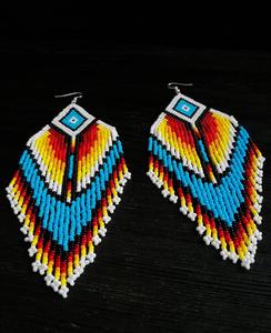 Modernos Pendientes de Ganchillo con Borlas Largas y Cuentas de Semillas, Arte Tribal Huichol - Product Image 1